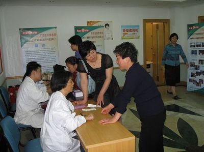 心系女性，關(guān)愛家庭 營養(yǎng)健康教育活動(dòng)順利啟動(dòng)并開展現(xiàn)場咨詢